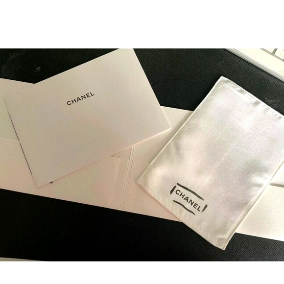 CHANEL AUTHENTIC HANDBAG CLEAN CLOTH GLOVE KIT/ CAMELLIA ONLY AVAIL BOUT… - Picture 4 of 7